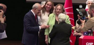 CHP'nin rozet t&ouml;reniyle ilgili '&uuml;cretli seyirci' iddiasına soruşturma