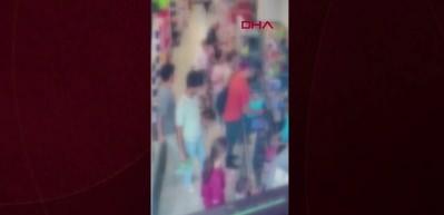 Esenyurt'ta yolda bulduğu kartla 10 bin TL&rsquo;lik alışveriş yapan ş&uuml;pheli kamerada