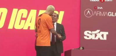 Galatasaraylıları yıkan haber: Mauro Icardi ezeli rakibe &ccedil;ok yakın!