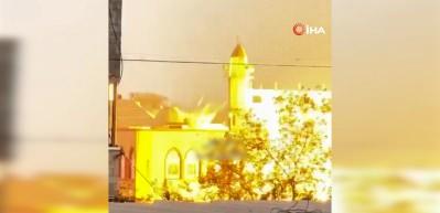 Katil İsrail Gazze'de bir camiyi daha hedef aldı