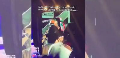 Katy Perry Kosova konserinde T&uuml;rk hayranlarına şaştı kaldı! Her sorduğu aynı cevabı verdi