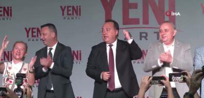 Manisa'da 15 CHP'li belediye başkanı YENİ Parti'ye katıldı