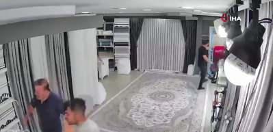 Sokaktaki kavga perdecide devam etti o anlar kameralara yansıdı...
