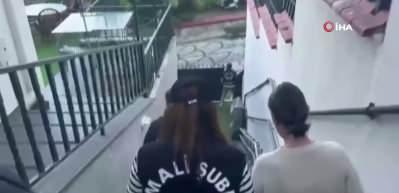 &Uuml;sk&uuml;dar Belediye Başkanı Sinem Dedetaş tutuklandı