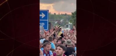 Mısırlı yıldıza Karadeniz işi karşılama: Havalimanı 3'l&uuml; ile inledi