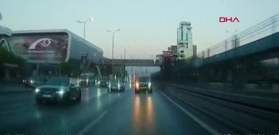 Beylikd&uuml;z&uuml;'nde trafikte makas atan s&uuml;r&uuml;c&uuml;ye 96 bin lira ceza
