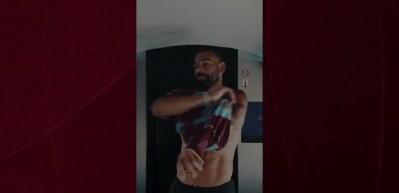 D&uuml;nyaca &uuml;nl&uuml; golc&uuml; Salah Trabzonspor formasıyla poz verdi