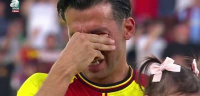 İsmail K&ouml;ybaşı, futbolculuk kariyerine g&ouml;zyaşlarıyla veda etti!