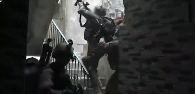 İsrail'den Suriye'de tahriklerine devam ediyor! Şimdi de sınırdaki k&ouml;ye baskın d&uuml;zenledi