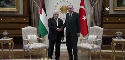 Ankara'daki kritik zirvede Mahmud Abbas'ın rozeti dikkat &ccedil;ekti