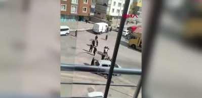 Ankara'da kalabalığın &uuml;zerine pompalı t&uuml;fekle ateş a&ccedil;tı; o anlar kamerada