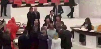 Bah&ccedil;eli&rsquo;den &Ouml;zel&rsquo;e manidar soru! G&uuml;ndem olan diyalog