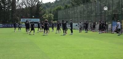 Beşiktaş taraftarıyla buluşuyor:  İşte Beşiktaş - Ey&uuml;pspor muhtemel 11'leri