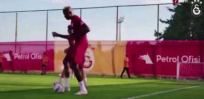 Galatasaray'ın yıldızı Victor Osimhen rekoru g&ouml;z&uuml;ne kestirdi