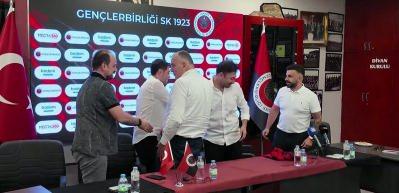 Gen&ccedil;lerbirliği&rsquo;nden sporsever ailelere trib&uuml;n &ccedil;ağrısı!