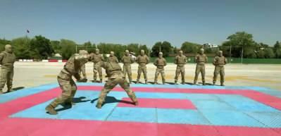 Jandarma &Ouml;zel Operasyon personelinden nefes kesen yakın d&ouml;v&uuml;ş eğitimi