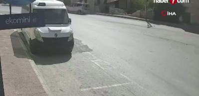 Mersin'de korkutan kaza: Motosiklet trakt&ouml;r&uuml;n altına girdi