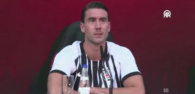 Vlahovic imzayı attı! Dolmabah&ccedil;e tıklım tıklım
