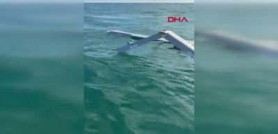 Karaburun sahilde m&uuml;himmat y&uuml;kl&uuml; olduğu değerlendirilen İHA bulundu
