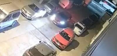 Sultangazi'de otomobile silahlı saldırı; s&uuml;r&uuml;c&uuml; son anda kurtuldu