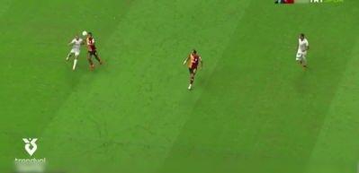 Eski hakem B&uuml;nyamin Gezer Galatasaray G&ouml;ztepe ma&ccedil;ındaki tartışmalı pozisyonları yorumladı