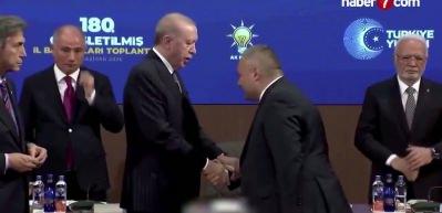 &Ouml;zarslan&rsquo;dan S&ouml;zc&uuml;&rsquo;ye &lsquo;Tosuncuk&rsquo; tepkisi: &lsquo;Bunun adı eleştiri değil, sistematik saldırıdır&rsquo;