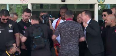 Rafael Leao Galatasaray tarihine ge&ccedil;ti: 7. Portekizli oldu