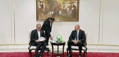 Aliyev ile Pezeşkiyan arasında g&uuml;l&uuml;mseten "su" diyaloğu