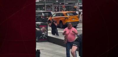 Times Meydanı'nda dehşet: &Uuml;nl&uuml; bankanın başkan yardımcısı &ouml;ld&uuml;r&uuml;ld&uuml;!