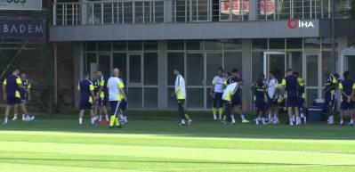 Fenerbah&ccedil;e ve Galatasaray'ın Şampiyonlar Ligi kadrosu belli oldu!