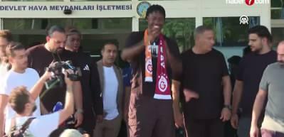 Galatasaray'ın yeni transferi El Chadaille Bitshiabu İstanbul'a geldi