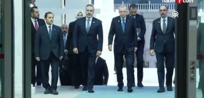 İbrahim Kalın yeni imajıyla dikkat &ccedil;ekti