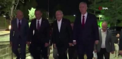 &Ouml;zg&uuml;r &Ouml;zel&rsquo;den Mansur Yavaş &ccedil;ıkışı! Adaylık a&ccedil;ıklaması dikkat &ccedil;ekti