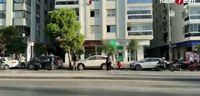 İzmir'de bankada rehin alma iddiası &uuml;zerine b&ouml;lgeye ekipler sevk edildi