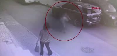 K&uuml;&ccedil;&uuml;k&ccedil;ekmece'de akraba kavgasında sokakta oynayan &ccedil;ocuk vuruldu