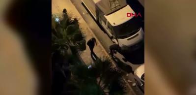 Seyhan'da gece yarısı dehşeti: Kadını tekme tokat d&ouml;vd&uuml;ler