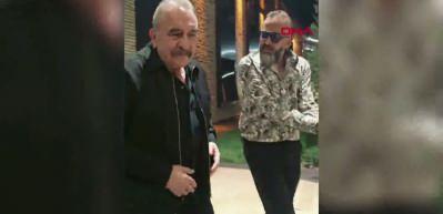 &Uuml;mit Besen, Kayseri konserine nostaljik minib&uuml;sle gitti! 