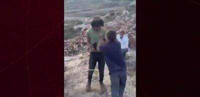 Batı Şeria'da Filistinli kahraman &ccedil;ocuk Siyonist'lere kafa tuttu