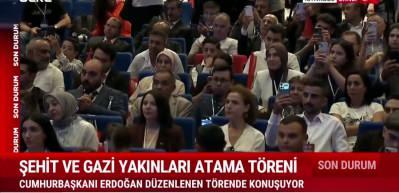 Erdoğan: "Şehitlerimizi rahmetle yad ediyorum Milletimiz &ouml;zg&uuml;rce yaşasın diye bedel &ouml;deyen gazilere ş&uuml;kran sunuyorum"