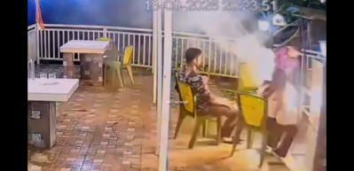 Hindistan'da mangal bomba gibi patladı! Yemek yağı yerine tiner d&ouml;k&uuml;nce...