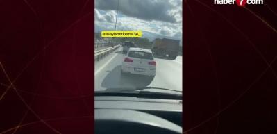 İstanbul trafiğinde skandal: Ambulansa dakikalarca yol vermedi