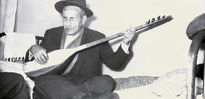 Aşık Veysel&rsquo;in 1969 yılındaki tarihi r&ouml;portajı: "Ben &ouml;ld&uuml;kten sonra &uuml;zerimde otlar bitsin, &ccedil;i&ccedil;ekler a&ccedil;sın"