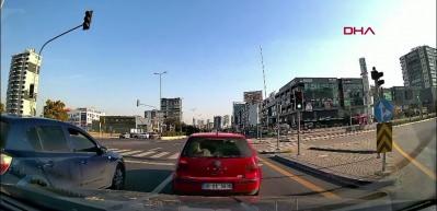 Ankara'da feci kaza: Yolun karşısına ge&ccedil;mek isteyen kadına motosiklet &ccedil;arptı!