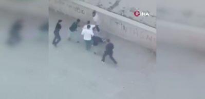 Elazığ'da acımasız darp kamerada: Araya aldıkları şahsı topluca tekmelediler