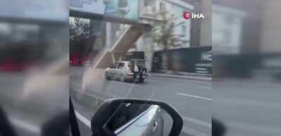 Avcılar'da akılalmaz yolculuk: Otomobilin a&ccedil;ık bagajında yolculuk yaptı