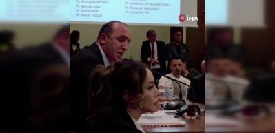 CHP'den istifa eden Konyaaltı Belediye Başkanı Kotan'ın katıldığı meclis toplantısında gerginlik yaşandı