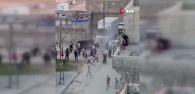 Gaziantep'te dehşete d&uuml;ş&uuml;ren g&ouml;r&uuml;nt&uuml;ler: Kavgada aracını kalabalığın &uuml;zerine s&uuml;rd&uuml;!