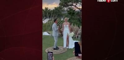 Mustafa Sandal ve eşi Melis S&uuml;tşurup 11 milyar &ccedil;ekip &uuml;lkeyi terk ettiler