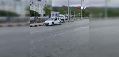 Sokak ortasında kurşunların hedefi olan şahıs &ouml;ld&uuml;