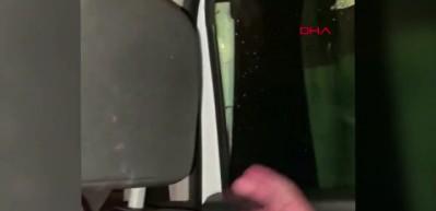 Trafik ter&ouml;r&uuml;: Yumruk attı, Hem 180 bin TL&rsquo;sinden hem aracından oldu